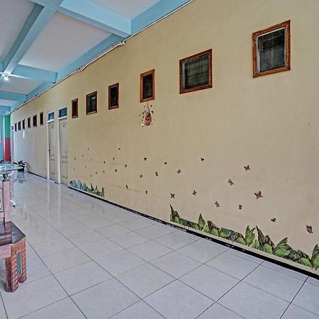 Oyo 91572 Kost Esklusif Barokah Hotel Pasuruan Kültér fotó