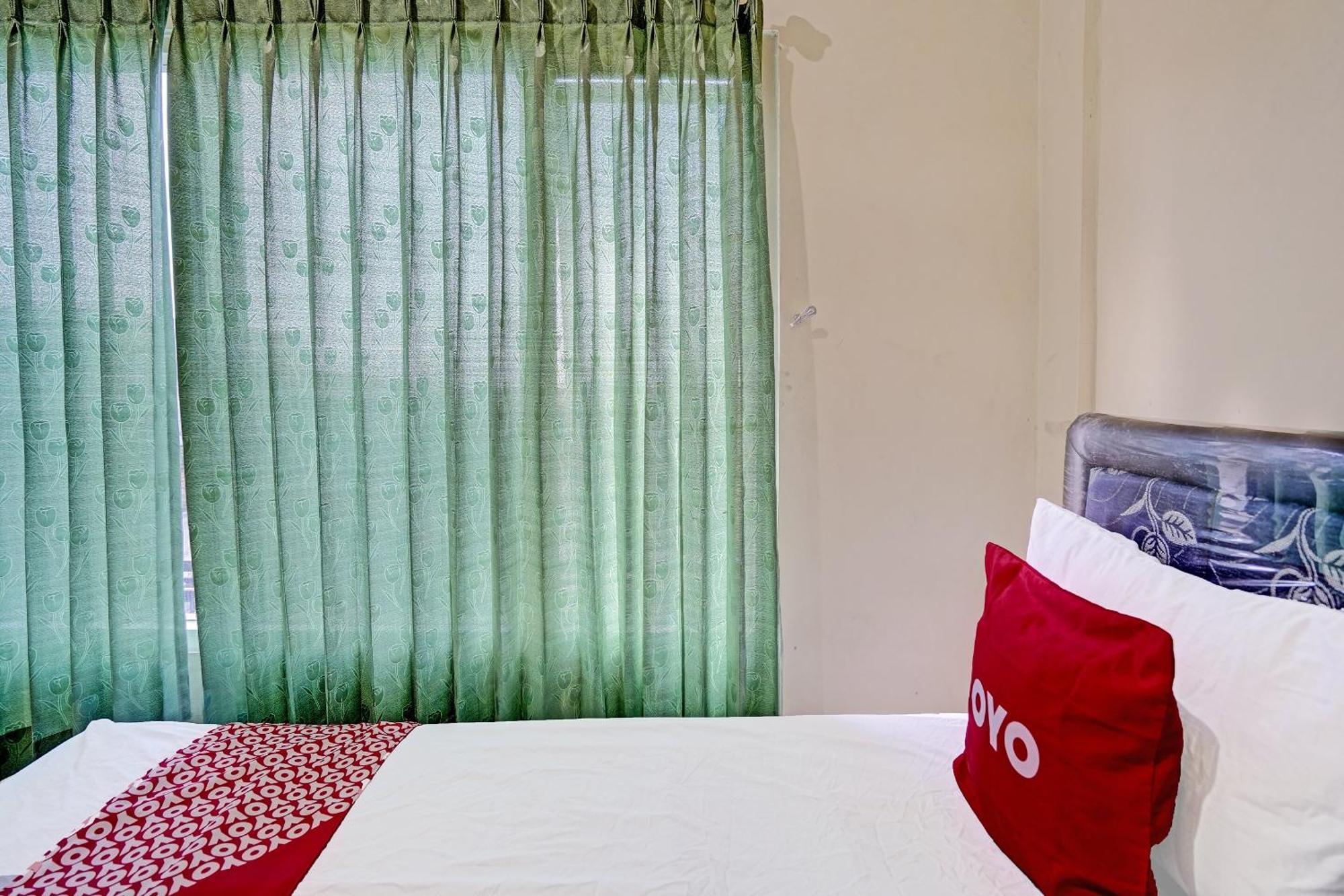 Oyo 91572 Kost Esklusif Barokah Hotel Pasuruan Kültér fotó