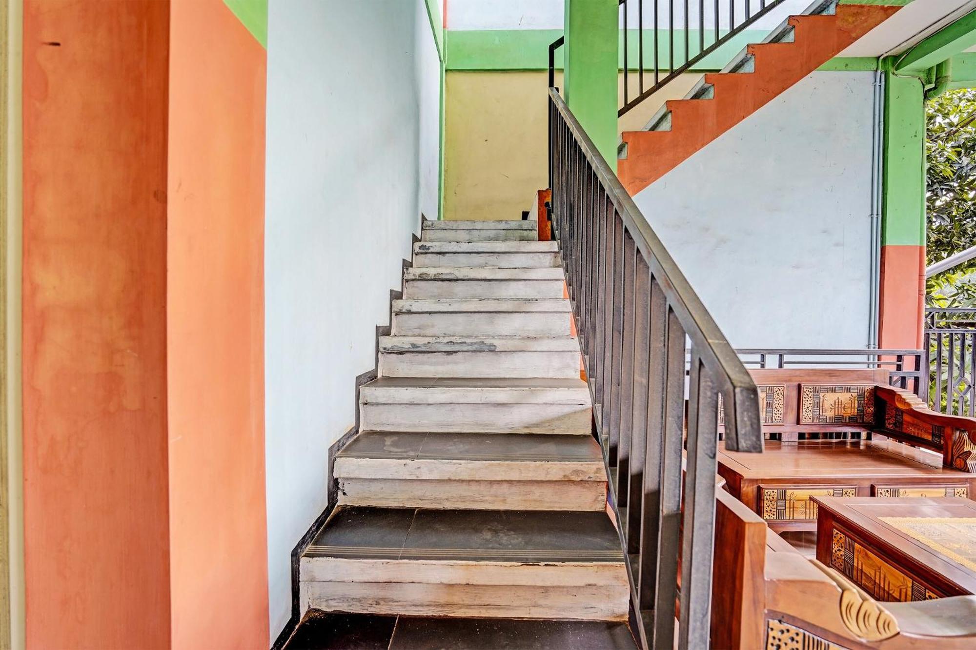 Oyo 91572 Kost Esklusif Barokah Hotel Pasuruan Kültér fotó
