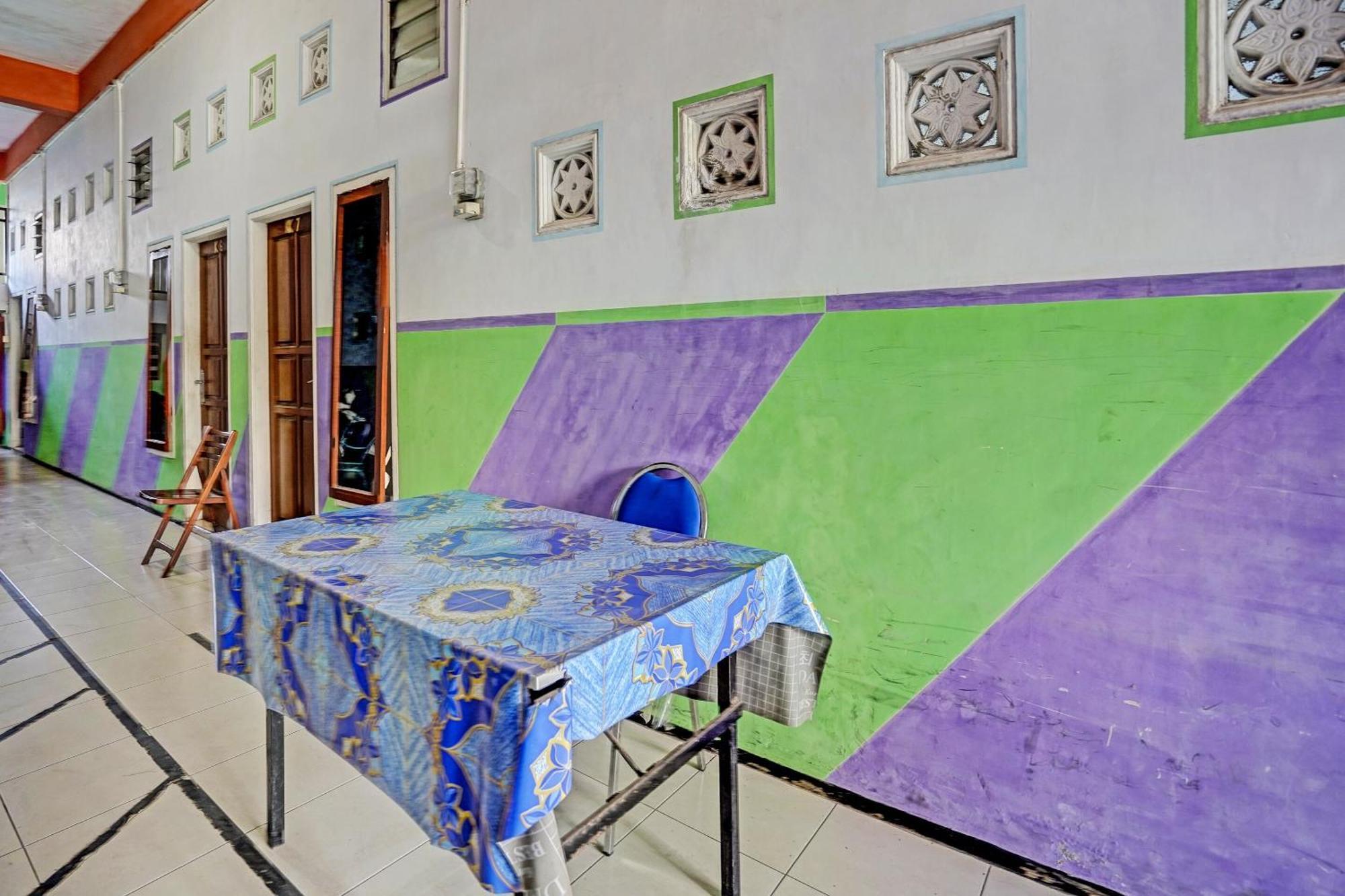 Oyo 91572 Kost Esklusif Barokah Hotel Pasuruan Kültér fotó