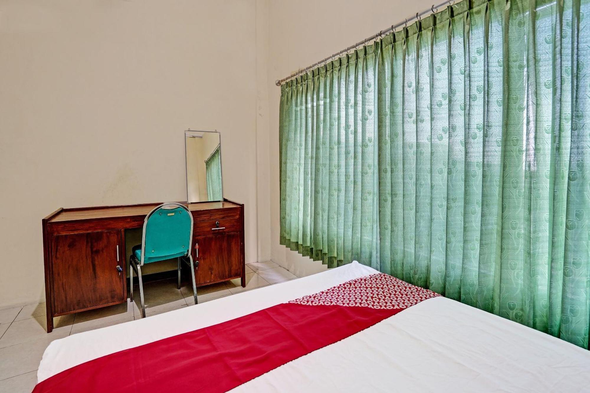 Oyo 91572 Kost Esklusif Barokah Hotel Pasuruan Kültér fotó