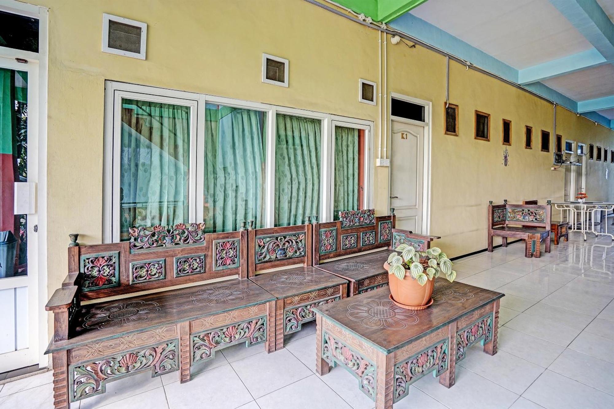 Oyo 91572 Kost Esklusif Barokah Hotel Pasuruan Kültér fotó