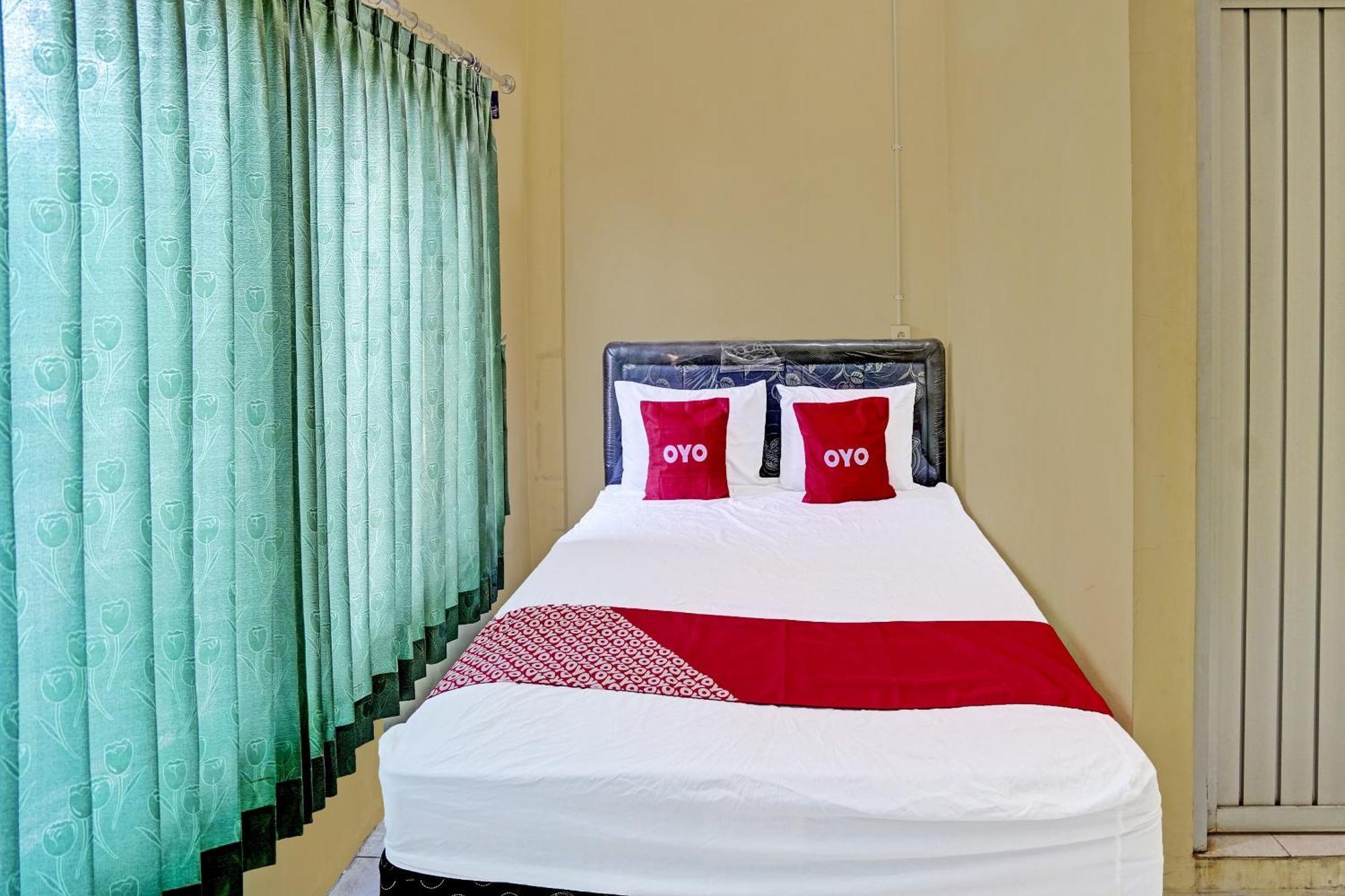 Oyo 91572 Kost Esklusif Barokah Hotel Pasuruan Kültér fotó