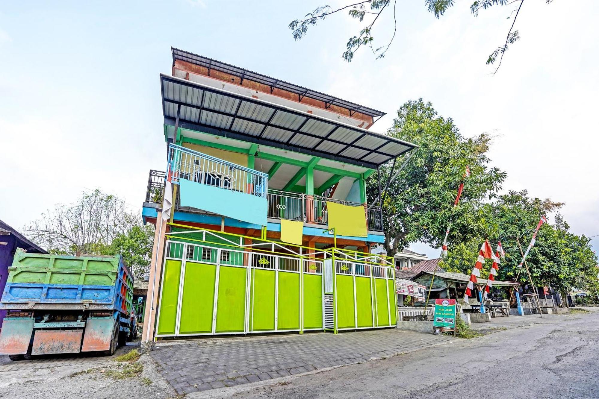 Oyo 91572 Kost Esklusif Barokah Hotel Pasuruan Kültér fotó